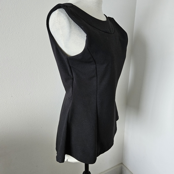 ๐ฎ๐น Italian vintage designer black top sleeveless size small ๐ฎ๐น - Picture 4 of 8